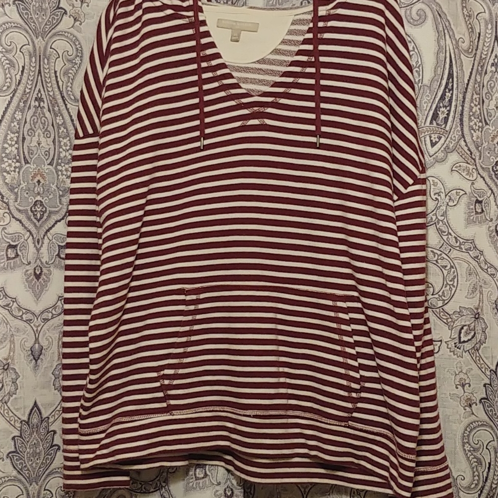 Woman's pullover hoodie